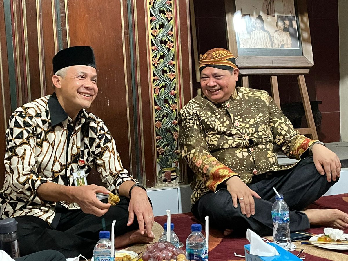 ZuliHendriyanto's tweet photo. Silaturahmi Menko Perekonomian Airlangga Hartarto dengan Gubernur Jawa Tengah Ganjar Pranowo https://t.co/PC6HF9gRwt