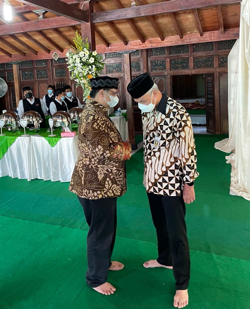 ZuliHendriyanto's tweet photo. Silaturahmi Menko Perekonomian Airlangga Hartarto dengan Gubernur Jawa Tengah Ganjar Pranowo https://t.co/PC6HF9gRwt