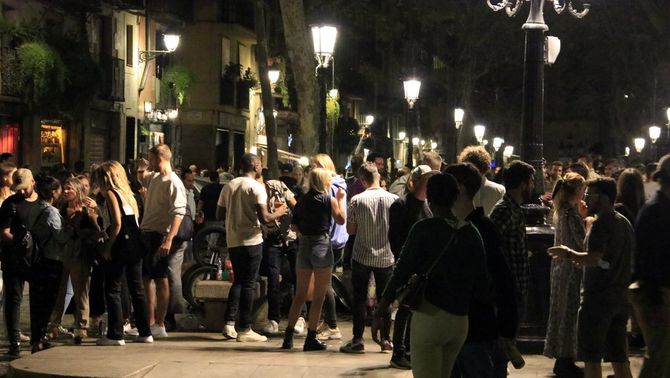 3CatInfo's tweet photo. Botellons sense incidents a Barcelona, Tarragona i Lleida en la primera nit de festes https://t.co/s5jKEw6USi https://t.co/ouYtFUdm0X