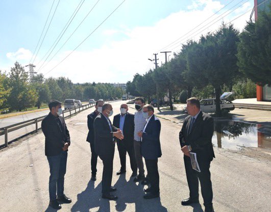 Milletvekilimiz İlyas Şeker ve Karayolları 1.bölge müdürümüz Turgay Çelik ile birlikte Sapanca Yolu üzerinde esnaflarımızdan gelen bariyer ile ilgili sorunun çözümü için yerinde incelemelerde bulunduk.<a href="/ilyasseker41/">İlyas Şeker 🇹🇷</a> <a href="/sdk_ylmz/">Sadık Yılmaz</a> <a href="/avmkocaman/">Av. M. Mustafa Kocaman</a>