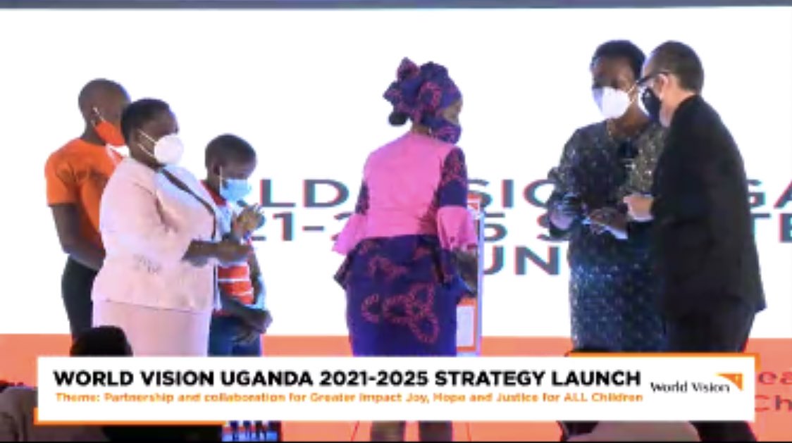 lynn_namiiro's tweet photo. Our prime minister launching the @WorldVisionUg five year strategy 2021-2025 launch happening now .
#WVUStrategy
#partnership4Impact
#WeAreWorldVision https://t.co/tPe8xukPLE