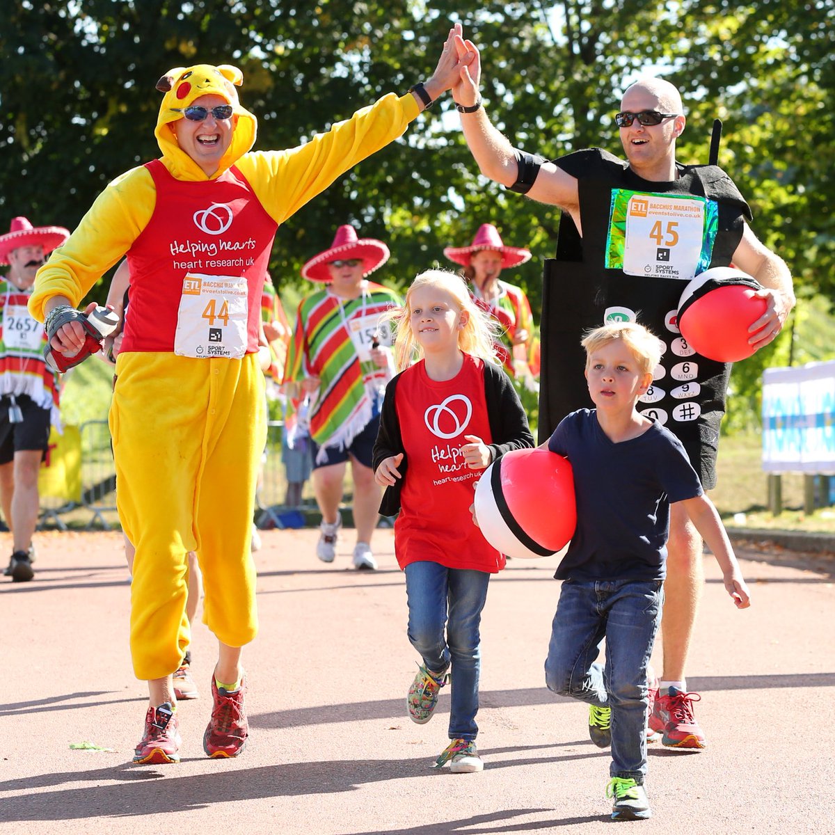 AorticDissectCT's tweet photo. Good luck to @Keith_Fowler who is running for #aorticdissection at this year's @LondonMarathon #VLM. So far he's run 12 marathons for @heartresearchuk, @nycmarathon for @JohnRitterFdn #TeamRitter & now @AorticDissectCT. Raising funds along every mile for better patient outcomes https://t.co/GmH1lLwO7m