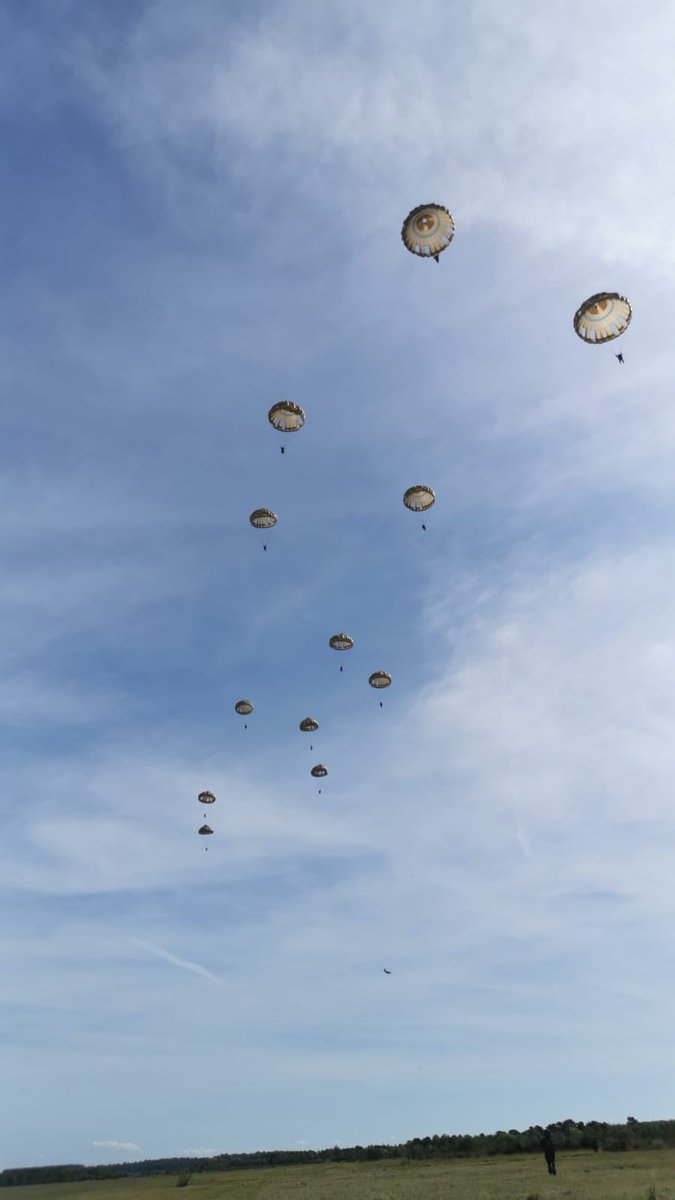 1erRHP's tweet photo. #NosJeunesOps #ANTARES
Retour en image sur l’évaluation de l’état-major tactique du @1erRHP dans le cadre de l’exercice ANTARES visant à apprécier son niveau opérationnel. https://t.co/9puXxQ9XzD