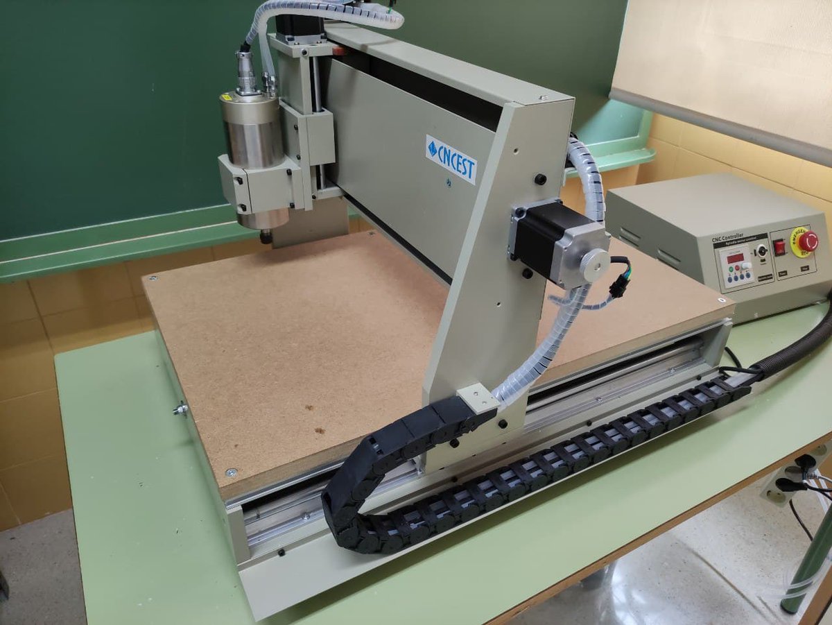 SelecticaES's tweet photo. El IES El Cabanyal de Valencia ha confiado en Selectica para la fabricación, suministro y formación de una #CNC para que los estudiantes aprendan a realizar mecanizado de piezas de forma profesional: https://t.co/WnFDnOjGQf https://t.co/2szy7JZp6J