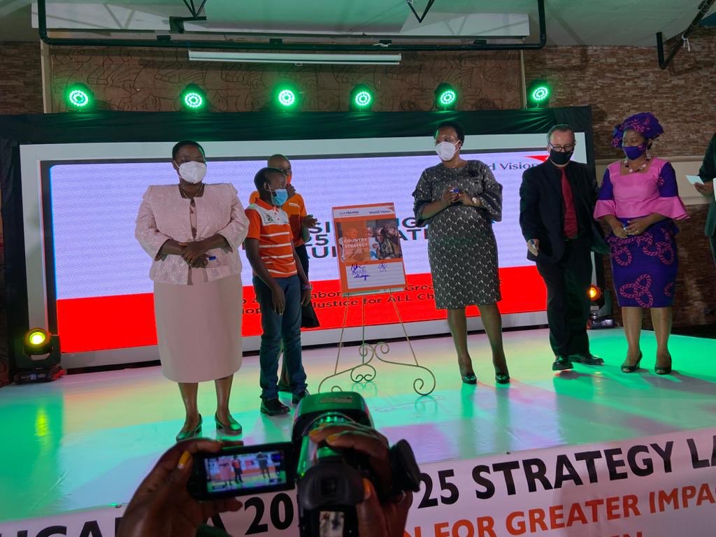 joan_kem's tweet photo. The 2021-2025 Strategy plan of @WorldVisionUg under the theme “Partnership and Collaboration for Greater Impact” is officially launched by @RobinahNabbanja
#WVUStrategy #WeAreWorldVision #Partnership4Impact https://t.co/aWdHkqW9tQ