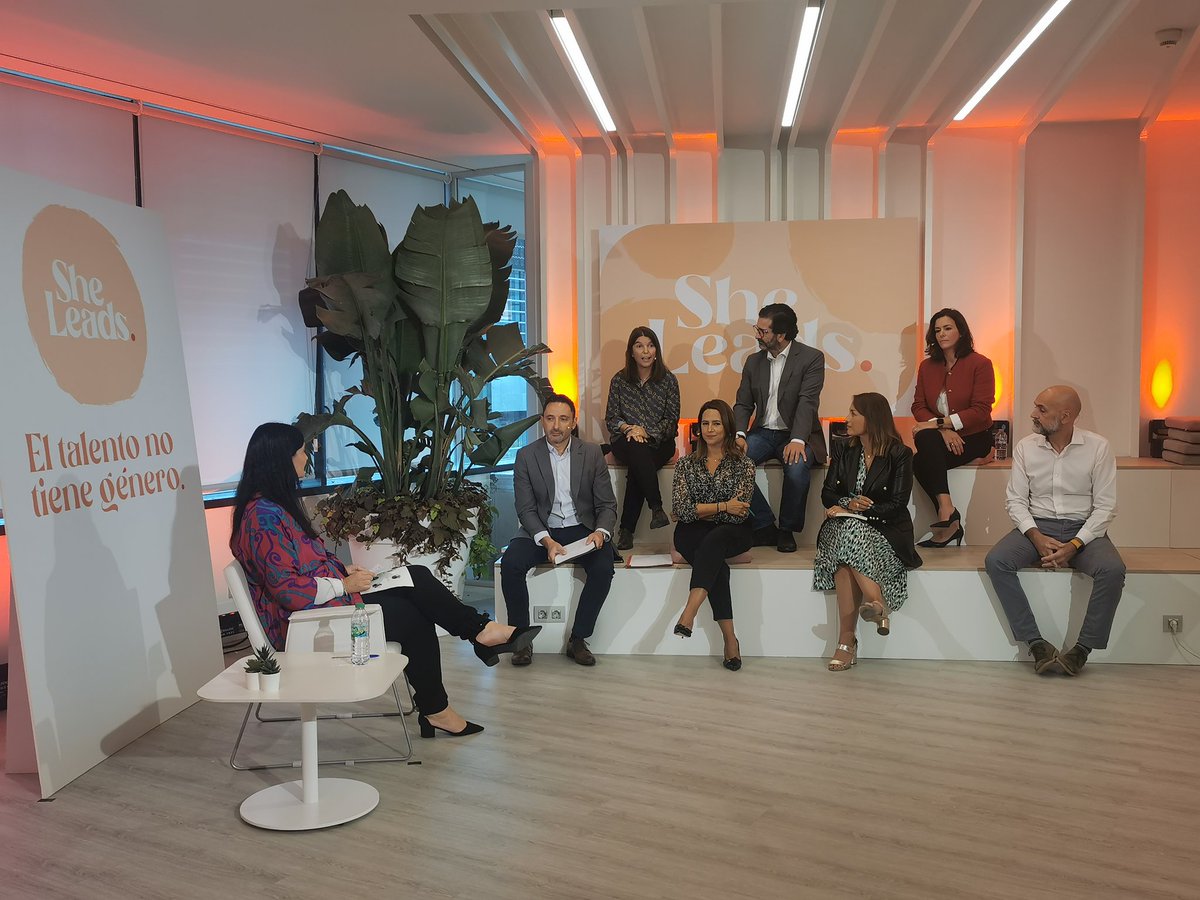 verisure_esp's tweet photo. El 43% de nuestro equipo humano es femenino. En el Comité de Dirección, más del 40% son mujeres. Llevamos años desarrollando la diversidad de género, y siempre buscamos ir más allá. Hoy inauguramos nuestro programa She Leads, enfocado a desarrollar el liderazgo femenino. https://t.co/Bq84RN1F6r