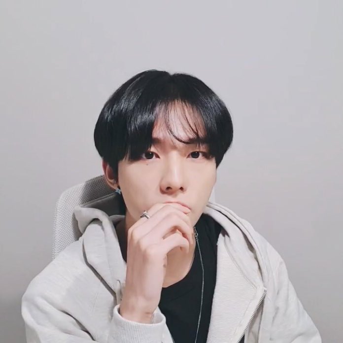 HWANGHYUNJIN_TH's tweet photo. (VLIVE) 210924
ฮยอนจินมาไลฟ์ค่า🥢

#StrayKids #Hyunjin
@Stray_Kids https://t.co/tkKsPPpmFy