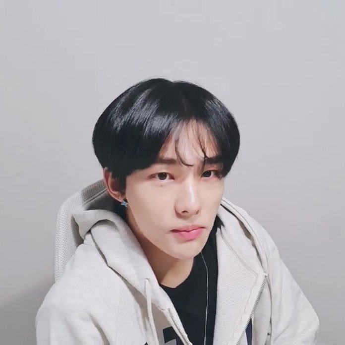 HWANGHYUNJIN_TH's tweet photo. (VLIVE) 210924
ฮยอนจินมาไลฟ์ค่า🥢

#StrayKids #Hyunjin
@Stray_Kids https://t.co/tkKsPPpmFy