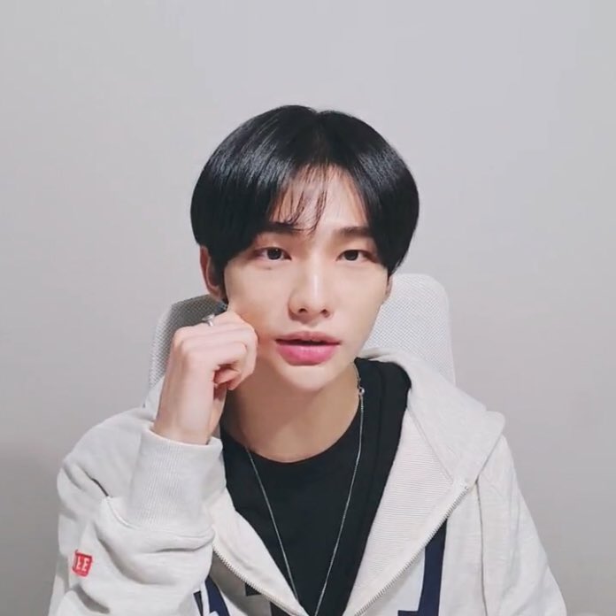 HWANGHYUNJIN_TH's tweet photo. (VLIVE) 210924
ฮยอนจินมาไลฟ์ค่า🥢

#StrayKids #Hyunjin
@Stray_Kids https://t.co/tkKsPPpmFy