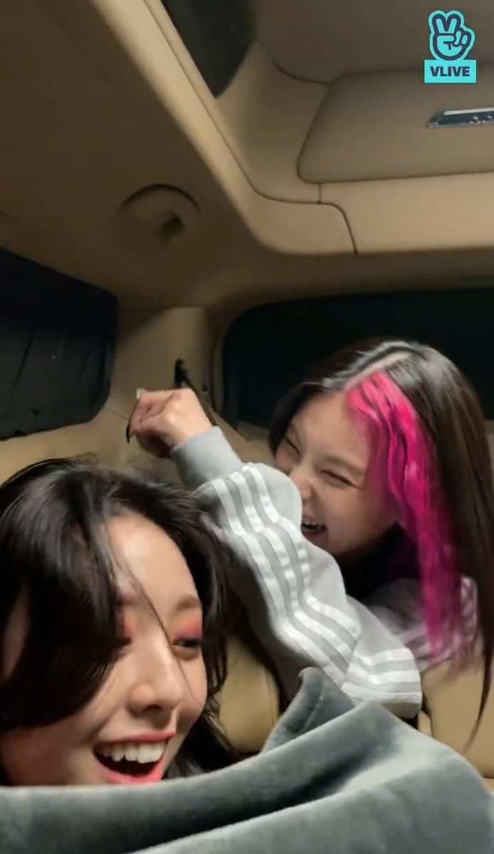 hyjbestgirl's tweet photo. THIS IS SO CUTE 😫💓 https://t.co/TBg4Twpia3