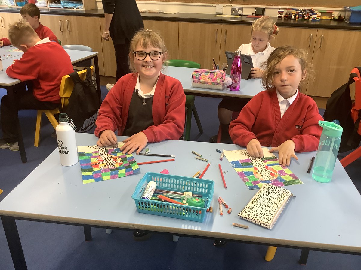 BalbeggiePS's tweet photo. P4-5 have been exploring hot and cold colours using pastels. We think they produced some really effective work - big thumbs up! @PKCEducation #exploringthroughart #pasteldrawings #learningtogether #artisfun #balbeggie https://t.co/ICVOL6yL0D