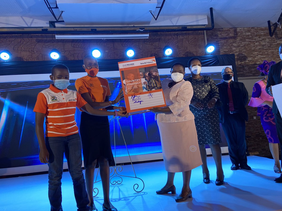 Kaitetsi_Mich's tweet photo. The prime minister has launched the new World Vision strategy for 2021-2025 under the theme “Partnership and collaboration for greater impact”
#WeAreWorldVision
#Partnership4Impact
#WVUStrategy https://t.co/pfS7LtZYaF