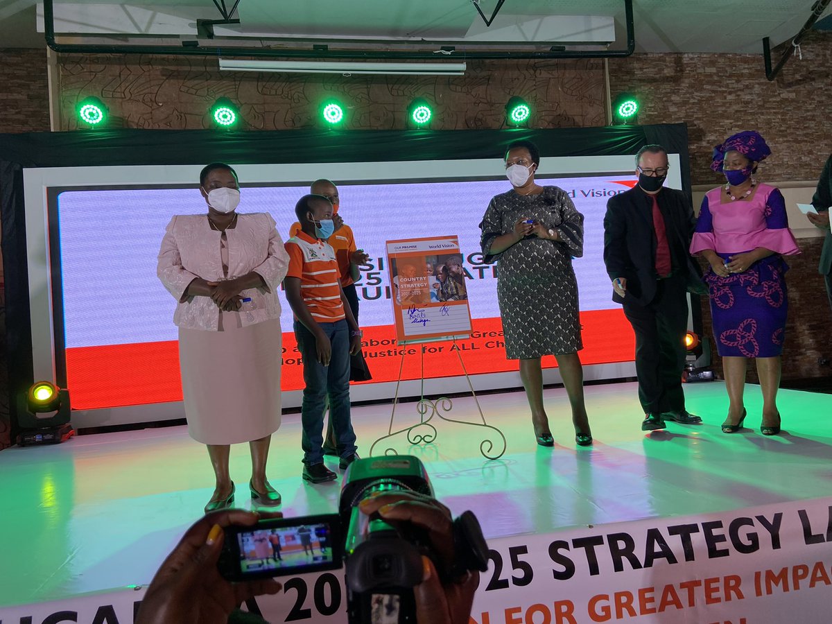 Kaitetsi_Mich's tweet photo. The prime minister has launched the new World Vision strategy for 2021-2025 under the theme “Partnership and collaboration for greater impact”
#WeAreWorldVision
#Partnership4Impact
#WVUStrategy https://t.co/pfS7LtZYaF