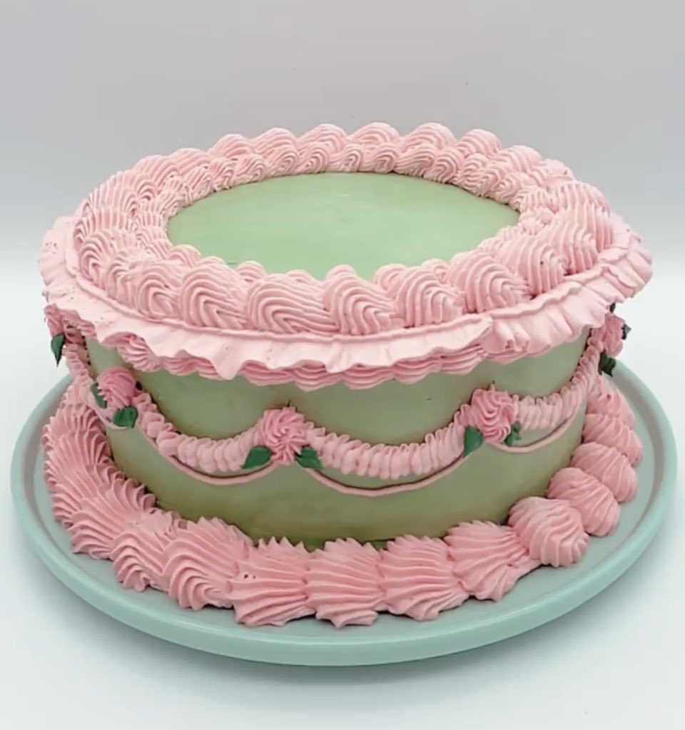 Wanna talk about Lambeth cakes? #journorequests #journorequest #lambethcake #Bridgerton #vintagecake