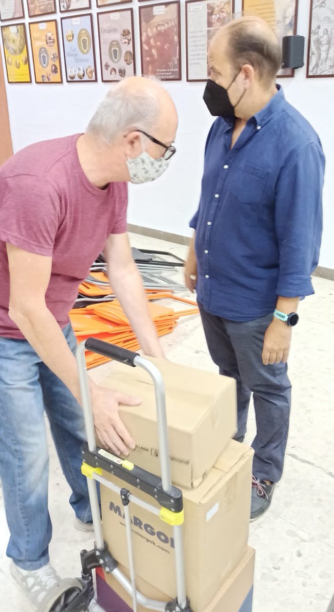 PasaporteSanta's tweet photo. Nuestra empresa en colaboración con @esenziasev y Papelería Salina donó ayer material escolar a la diputación de Caridad de @HermandadSJO . Estuvimos, estamos y estaremos con nuestro barrio. https://t.co/s4DoRd3DGs