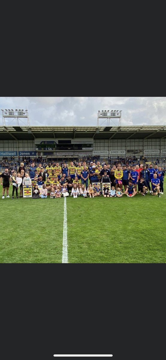 Chrishilly1987's tweet photo. The day finally come, last time I’ll take the field at HJ as a wire it’s been the best 10 years can’t thank you all enough. Hope it’s a full house to cheer us all on. Playoff time! #familywire @WarringtonRLFC https://t.co/bxNx1GxW6b