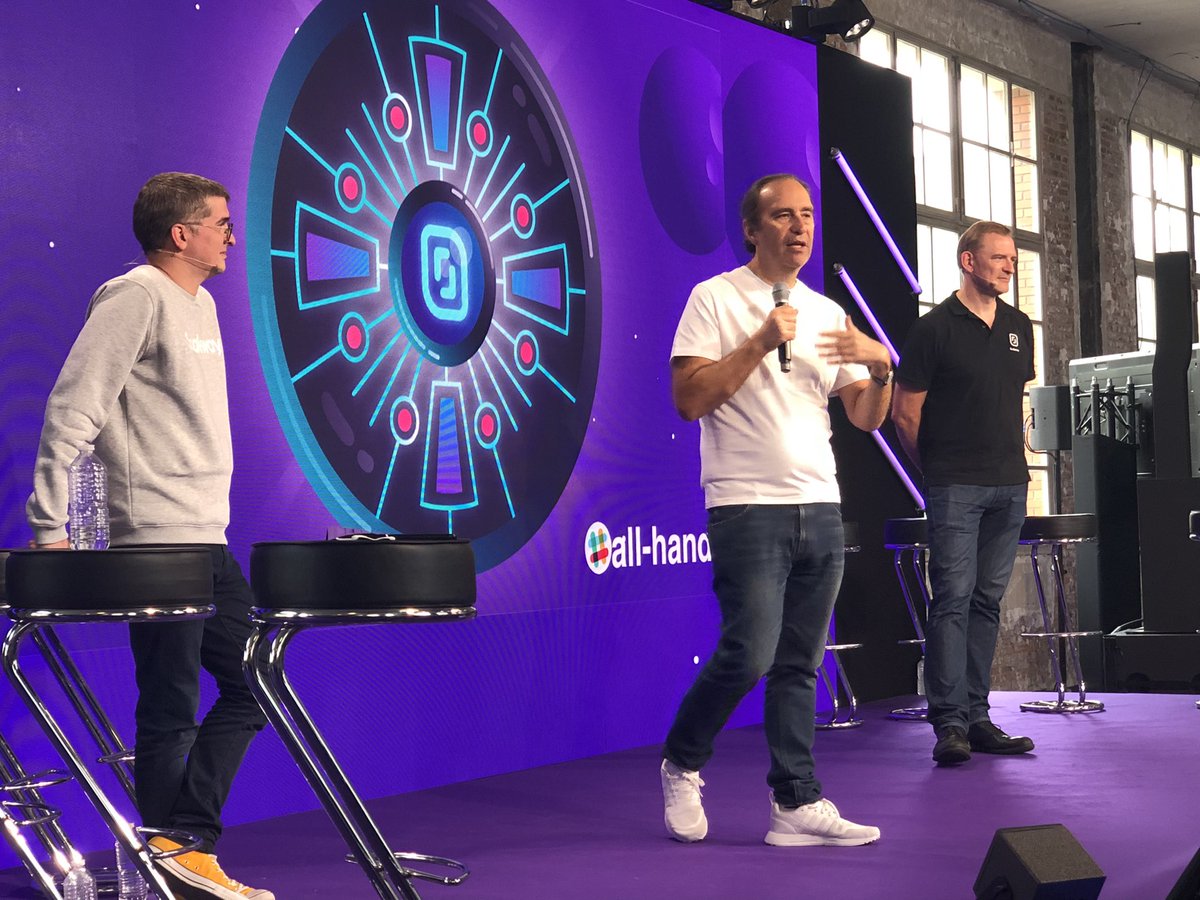 Scaleway's tweet photo. “Today, we’re expected to host our data in the US or China. How can we choose an alternative? We can no longer let irresponsible people hold our data, and that of our children, for another 10 years or more" - @GroupeIliad’s @Xavier75 at Scaleway #InDays 🇫🇷 #BeingAScaler https://t.co/x5mgdKItPx