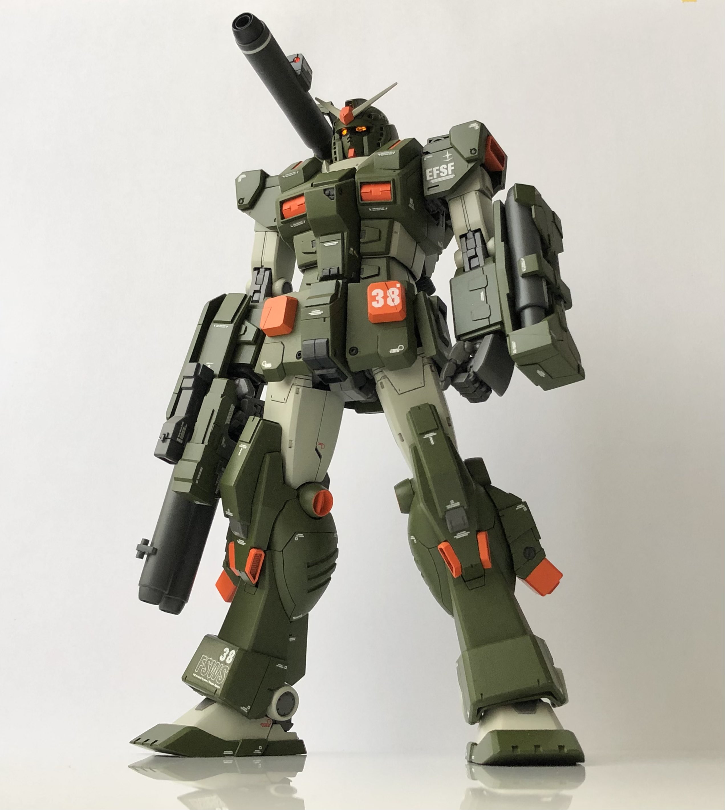 ハルキ Fa 78 1 フルアーマーガンダム 前回のツイートの写真暗くてディテールとか塗り潰されてる感あるなと思ったので改めて撮影し直しました 実質２回目の完成ツイートみたいになってしまいましたが見ていただけると幸いです T Co