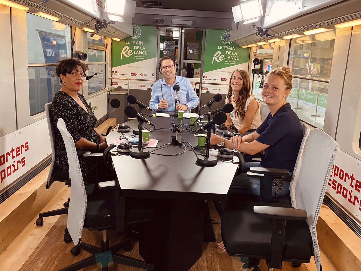 Reporters d'Espoirs (@reporterdespoir) on Twitter photo 🎙<a href="/EricCharay/">Eric Charay</a> est en direct pour parler d’initiatives positives qui préservent et subliment l'atout méditerranéen.
👥 <a href="/AgathePerrier/">Agathe Perrier</a>, <a href="/MarcelleMedia/">Marcelle Média</a> | Coline Pelissier, Acta Vista | Sahouda Maalem, <a href="/AtipAtipik13/">13 A'tipik fabrication vêtements recyclage</a>
▶️ reportersdespoirs.org/letrain/marsei…
#FranceRelance #TrainDeLaRelance 🎙<a href="/EricCharay/">Eric Charay</a> est en direct pour parler d’initiatives positives qui préservent et subliment l'atout méditerranéen.
👥 <a href="/AgathePerrier/">Agathe Perrier</a>, <a href="/MarcelleMedia/">Marcelle Média</a> | Coline Pelissier, Acta Vista | Sahouda Maalem, <a href="/AtipAtipik13/">13 A'tipik fabrication vêtements recyclage</a>
▶️ reportersdespoirs.org/letrain/marsei…
#FranceRelance #TrainDeLaRelance