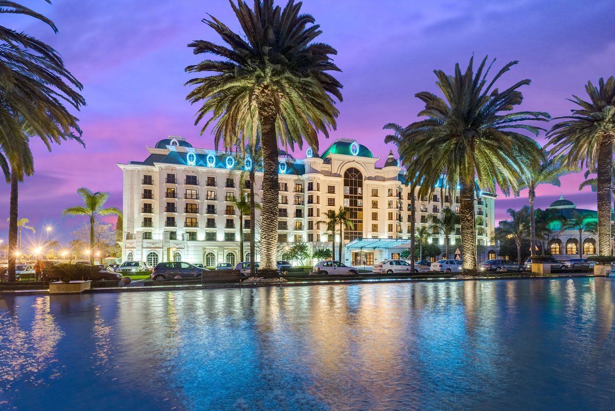 platinumgoldSA's tweet photo. Win with @PlatGoldRadio and @EmperorsPalace  #ThePalaceOfDreams

Stand a chance to win a 1 night stay for 2 at the D’oreale Grande Hotel incl. breakfast 
or
One of 4 x R800 dinner vouchers at any Emporium Restaurant

To enter visit https://t.co/vatwvZd6bN and click on win #prize https://t.co/l0PIxSNvr4