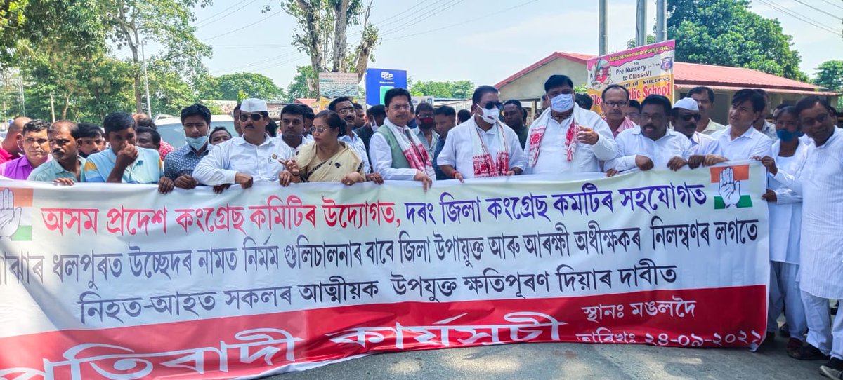 ripunbora's tweet photo. Staged a dharna in front of DC office, submitted memorandum to the Governor of Assam to stop the eviction &amp; to protect the fundamental &amp; human rights of the people there.
Thereafter visited Dholpur along with a delegation of Assam PCC and interacted with vulnerable people there. https://t.co/9qOSgZXPpM