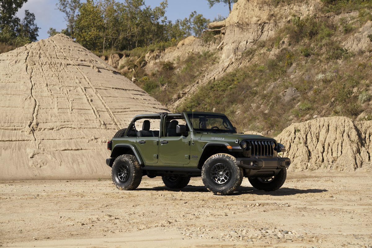 StellantisNAEsp's tweet photo. .@Jeep acude al #Detroit4Fest con el nuevo #Wrangler Willys 2022, una bestia del #offroad extremo equipada con el Xtreme Recon Package y sus rines de 35 pulgadas. #Jeepeando #TrailRated #OIIIIIIIO https://t.co/KyoJq07gCI https://t.co/fUwYXwvOXR
