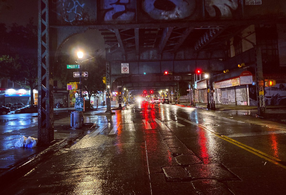thorstenroth212's tweet photo. #morningimpression #BroadwayBrooklyn
.
#FridayMorning #525am
#RunningToDumbo #WO #workout
.
#Fighters #boxing #sparring #fitness @gleasonsgym #Dumbo #Brooklyn
.
#NYstateofmind @thorstenroth212 #NYC https://t.co/fGy4wcEciV
