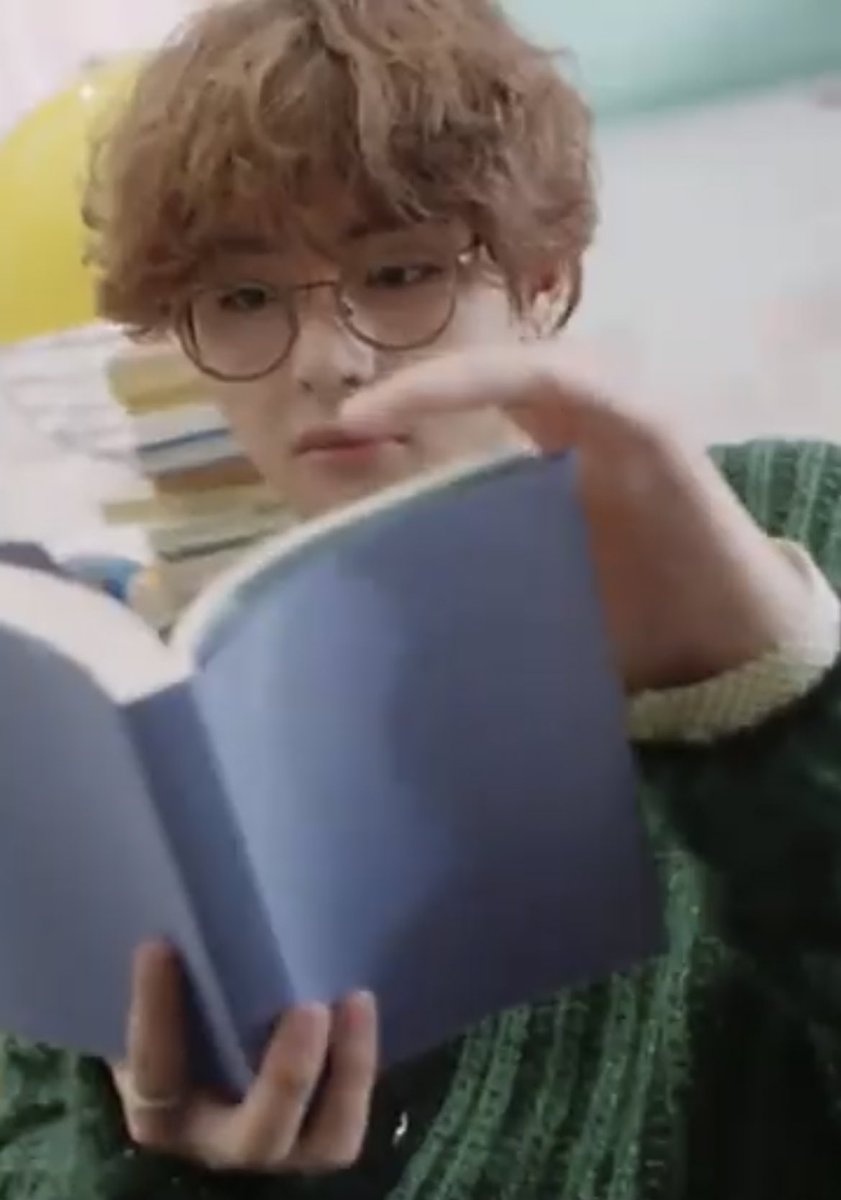 rancangrenjana's tweet photo. Udah abis satu buku, boro2 bobo. Kimchi malah makin melek.

“Kok ga ngantuk, Nak?”
“Appa, kenapa malem2 harus bobo?”

Perks of being anaknya Regas yg super random memang. Jd suka ngasi pertanyaan random jg.

Kira2 Regas jawab apa ya? https://t.co/ko80k0ha3x