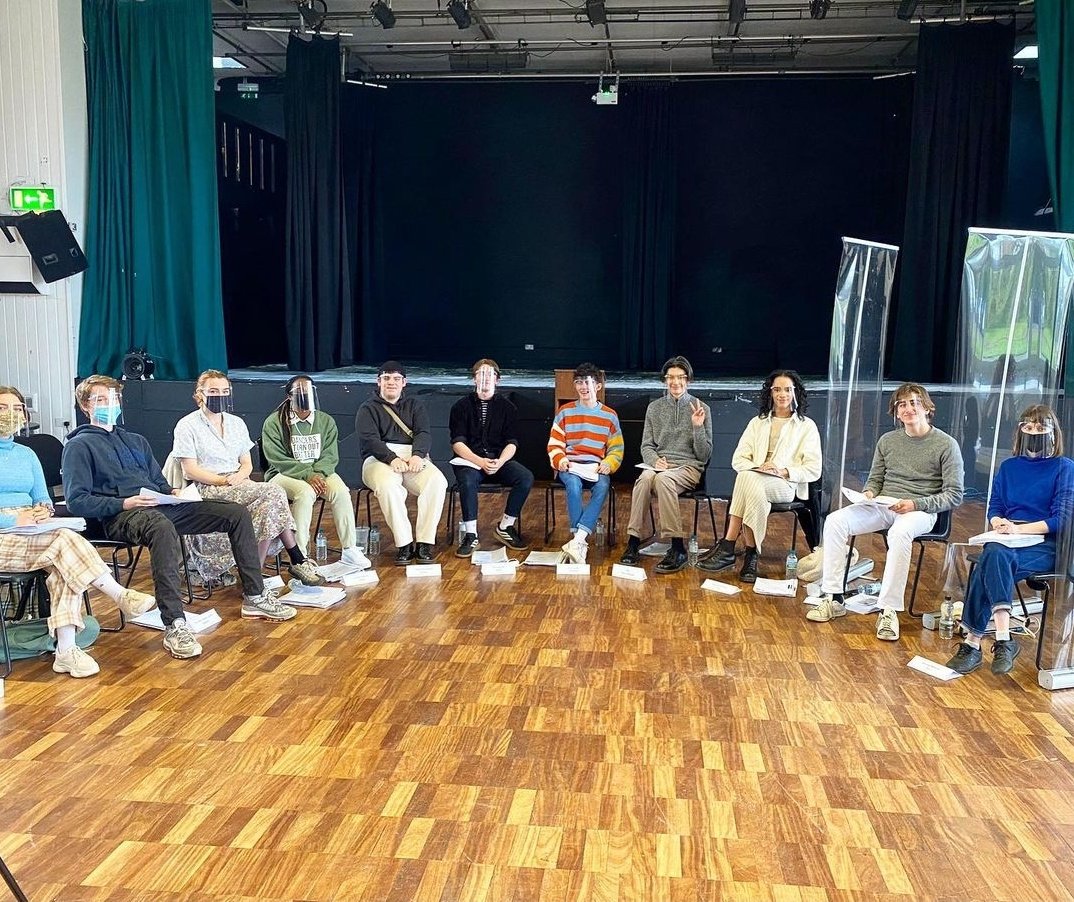 chwengchweng618's tweet photo. 넷플릭스 드라마로 나올
하이틴 퀴어물 <하트스토퍼> 존버중인 인간의
하트스토퍼 짤 타래...
애기들 리딩&amp;연습 짤 https://t.co/OwOmbmlETj
