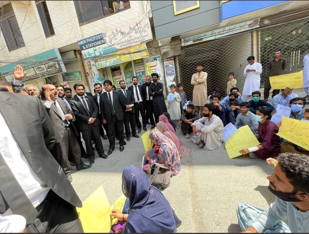 Farooq2341's tweet photo. Many lawyers are standing with #Mdcatstudents for their clamoring against #pmc they provide free services for Mdcat students...
#WeRejectPmcMdcatTest2021
#MDCATstudentsontheroads
#Dharnaagainstpmc
#ReconductMDCAT2021 https://t.co/bj6JdXOhKT