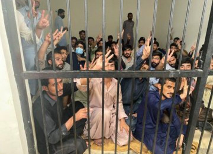 BMC_OfficialPAK's tweet photo. Balochistan Police has arrested Pre-medical Students of Quetta, protesting peacefully against Pakistan Medical Commission.We strongly condemn the arrest of medical students and brutality.

#EducationForAll #Balochistan #Students #PoliceReform https://t.co/nCXhzfRfOW