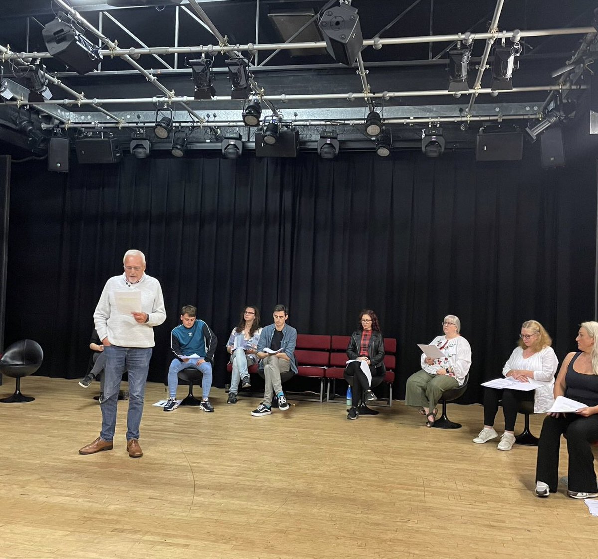 tamtamsmart's tweet photo. What an amazing first rehearsal! #onenightwithmarilyn will be at the @HarlowPlayhouse on the 7th October. Please book your free tickets to come and see our Rehearsed Reading! 
#directorslife #performerslife #marilynmonroe
What a cast!!  
https://t.co/RZ0Y8aStsH https://t.co/xejd8xAm1j