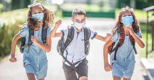 RobotAphel's tweet photo. La nostra #termocamera di ultima generazione rileva la temperatura degli studenti: una luce verde dà il via libera all’entrata a scuola, evitando rallentamenti e assembramenti 
https://t.co/QJSVuHrOe8 https://t.co/m3USIBgwju