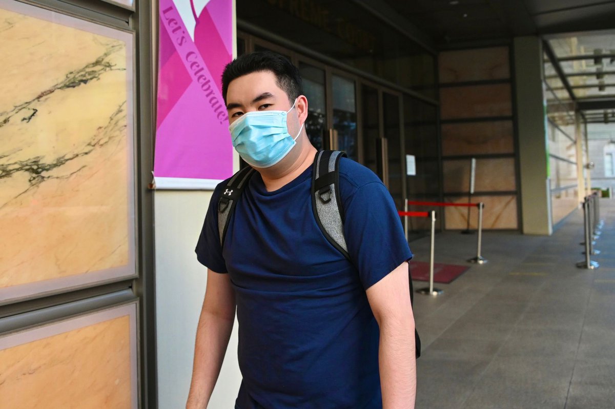 LydiaLamCourt's tweet photo. My colleague Hani waited five hours to get these photos. He took pictures and videos of women, but hid inside the court building since 12.30pm because he didn’t want a woman to take photos of him. https://t.co/mzV9h2iqy8