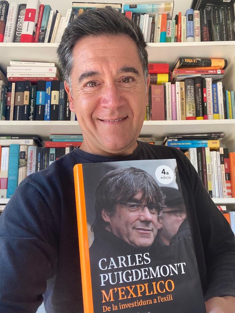 martigironell's tweet photo. Amb tu ⁦@KRLS⁩ #freepuigdemont 💪 https://t.co/HlaxCcnnOm