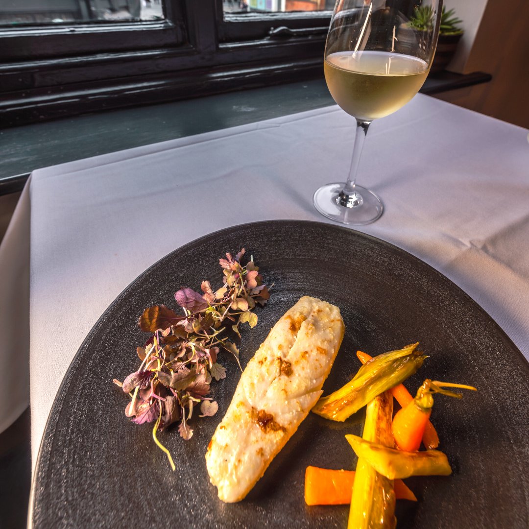 Book your weekend plans at 63 Degrees 🍸

Surround yourself with our great atmosphere, delicious food and flowing drinks when you book in at 63 Degrees 😍😍 Sounds like a plan to us!

Book your table online at: 63degrees.co.uk/booking/