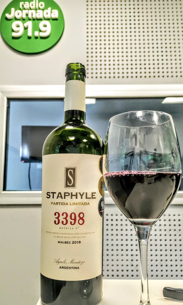 bodegastaphyle's tweet photo. #Malbec #PartidaLimitada #Agrelo 
Sensaciones de Viernes 🍷🍷
#Staphyle 
#Mendoza 
#VinoArgentino https://t.co/L1ZUm03T3Z