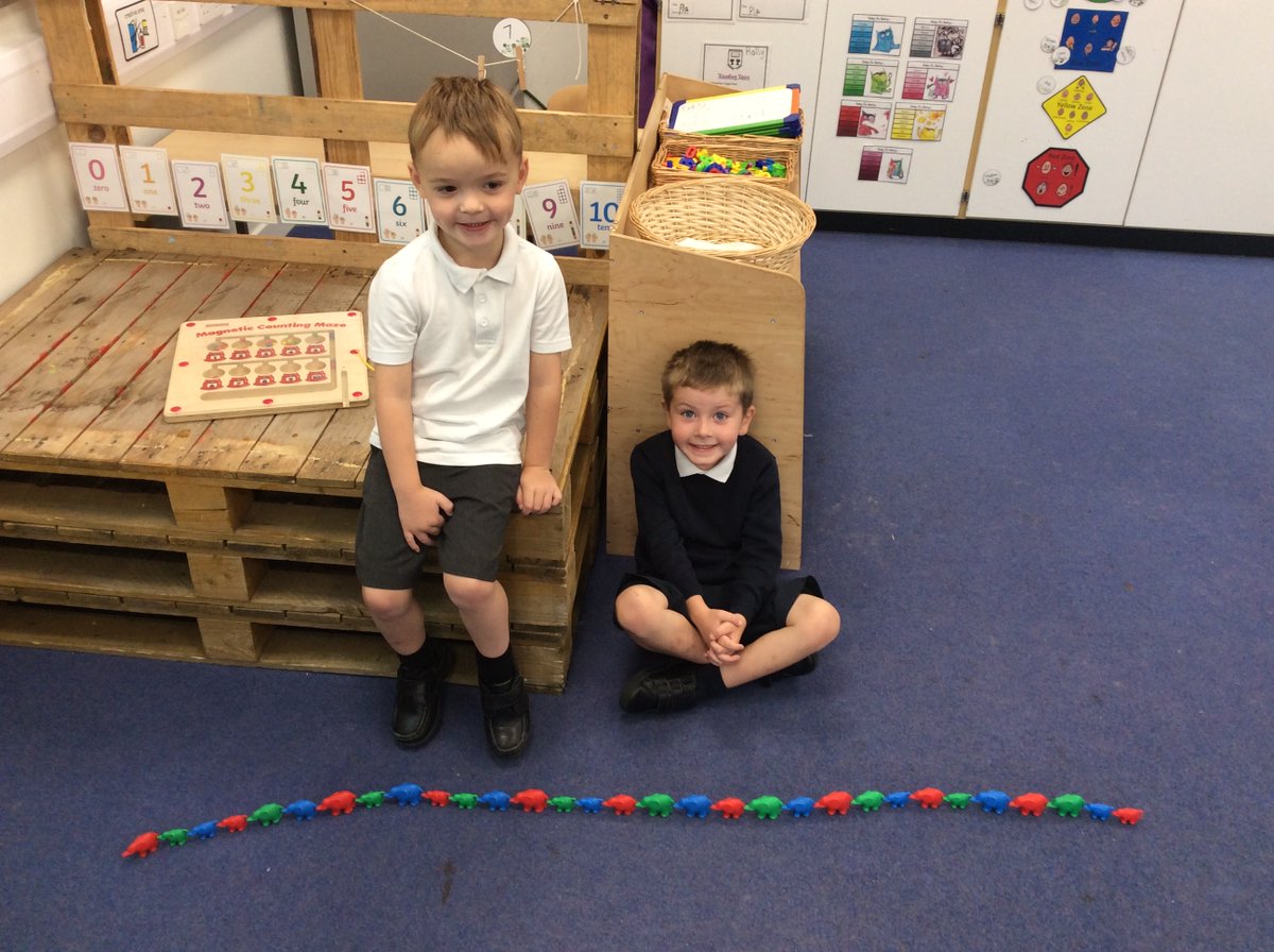 P1a and I have been having lots of fun exploring patterns over the past few weeks! 🟣🔵🟢🟣🔵🟢 #aspirebelieveachieve <a href="/NewtongrangePS/">NewtongrangePS</a> <a href="/MrsLMitchell22/">Lynsay Mitchell</a>