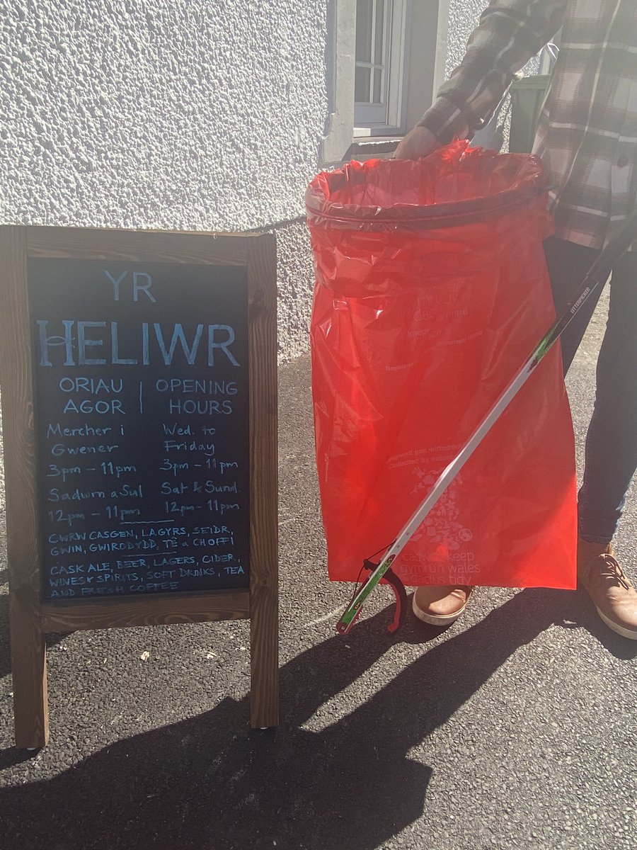 yrheliwrnefyn's tweet photo. Arhoswch am beint ar ol eich gwaith caled!🍻

Stay for a pint after your hard work!🍻 https://t.co/o8zPkjWkS1