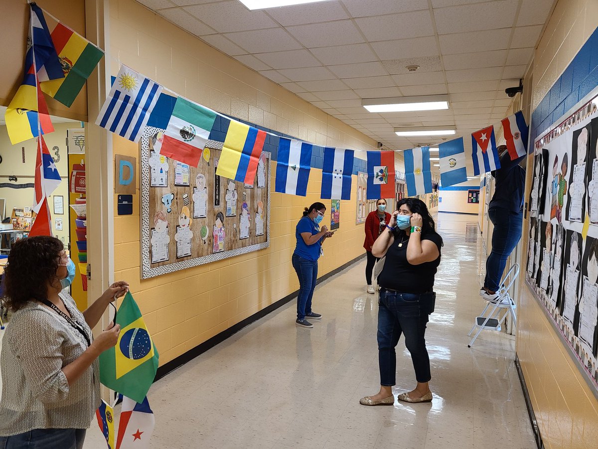 Our first grade team is embracing Hispanic Heritage Month with a display of flags from different Latin countries. Looking good, First Grade #HispanicHeritageMonth2021 
<a href="/rmena_97/">Ricardo Mena</a> <a href="/YasminSaenz1/">Mrs.Saenz</a> <a href="/TheAshleyHolley/">Ashley Holley</a> <a href="/maria96588601/">MMartinez</a>