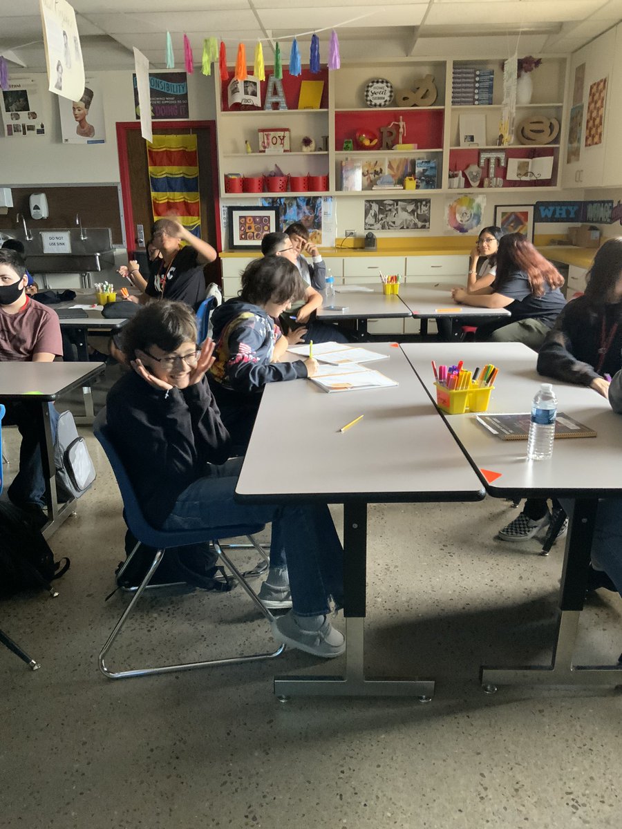 AVIDEagles's tweet photo. #PlanPlanPlan @CrockettColts Art classes utilizing our #schoolwide planners and Binders @MaribelAranda12 @ECISD_AVID4ALL @AVID4College @AVIDlady_odessa #AVIDColts2122 #ToolsandResources https://t.co/FGXkqbQof5