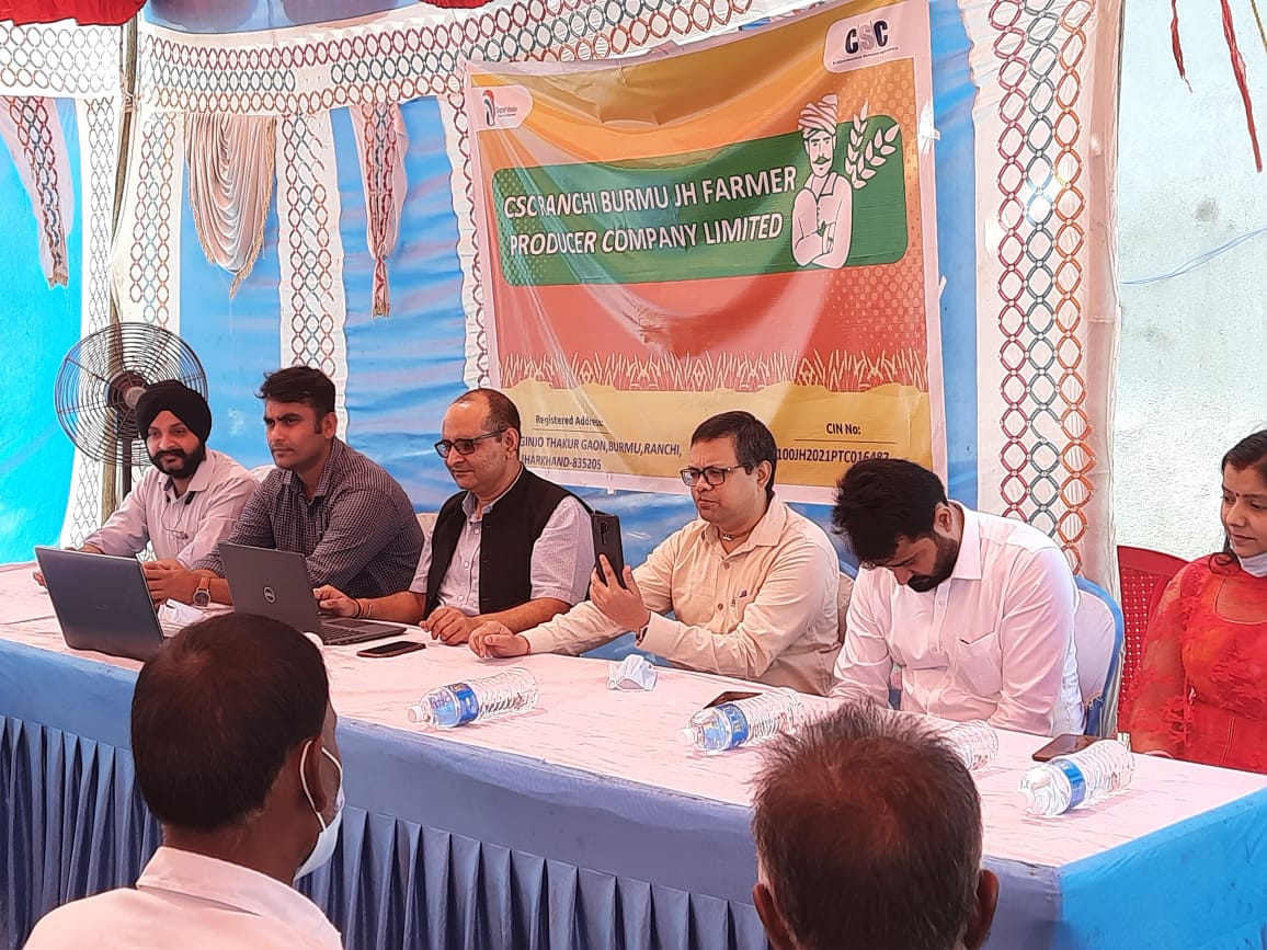 jh_csc's tweet photo. एक दिवसीय CSC बुढ़मू,रांची किसान गोष्ठी: श्री नवीन चौधरी CSC ऐगीकल्चर हेड एवं श्री शम्भू कुमार CSC स्टेट हेड अध्यक्छता मे किसानो को लाभान्वित करने के लिए सरकारी और गैर सरकारी योजनाओं से विस्तृत जानकारी दी गई |@dintya15
@PatankarRishi
@navinch31 @CSCJharkhand @CSC_Agriculture https://t.co/qr50wx3Nxx