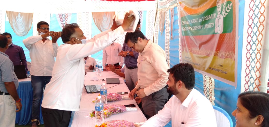jh_csc's tweet photo. एक दिवसीय CSC बुढ़मू,रांची किसान गोष्ठी: श्री नवीन चौधरी CSC ऐगीकल्चर हेड एवं श्री शम्भू कुमार CSC स्टेट हेड अध्यक्छता मे किसानो को लाभान्वित करने के लिए सरकारी और गैर सरकारी योजनाओं से विस्तृत जानकारी दी गई |@dintya15
@PatankarRishi
@navinch31 @CSCJharkhand @CSC_Agriculture https://t.co/qr50wx3Nxx