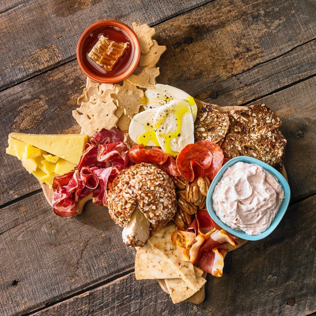 MonaliParmar's tweet photo. Cheers to 20 yrs #CMfoodies! --> Groundbreaking Grocery Store Celebrates 20 Years in Fort Worth — How @CentralMarket Changed Everything https://t.co/Ayrwh3fOe7 via @PaperCityMag 🛒 ❤
#iwork4HEB #HEBproud #CMproud #DFWbusiness #foodretail #specialtygrocer https://t.co/9ZbKr1CGOc