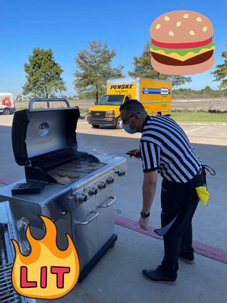 TammyLu4's tweet photo. @TXLuisMartinez Manning the grill! Anybody up for a burger? #THD1859 #successsharing @Aniseta3 https://t.co/vyxh0lRf5l