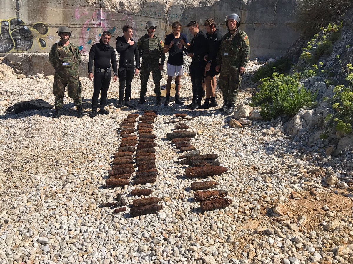 Et voilà le travail : 
🇨🇵🤝🇦🇱 
🙏 à la Lyre