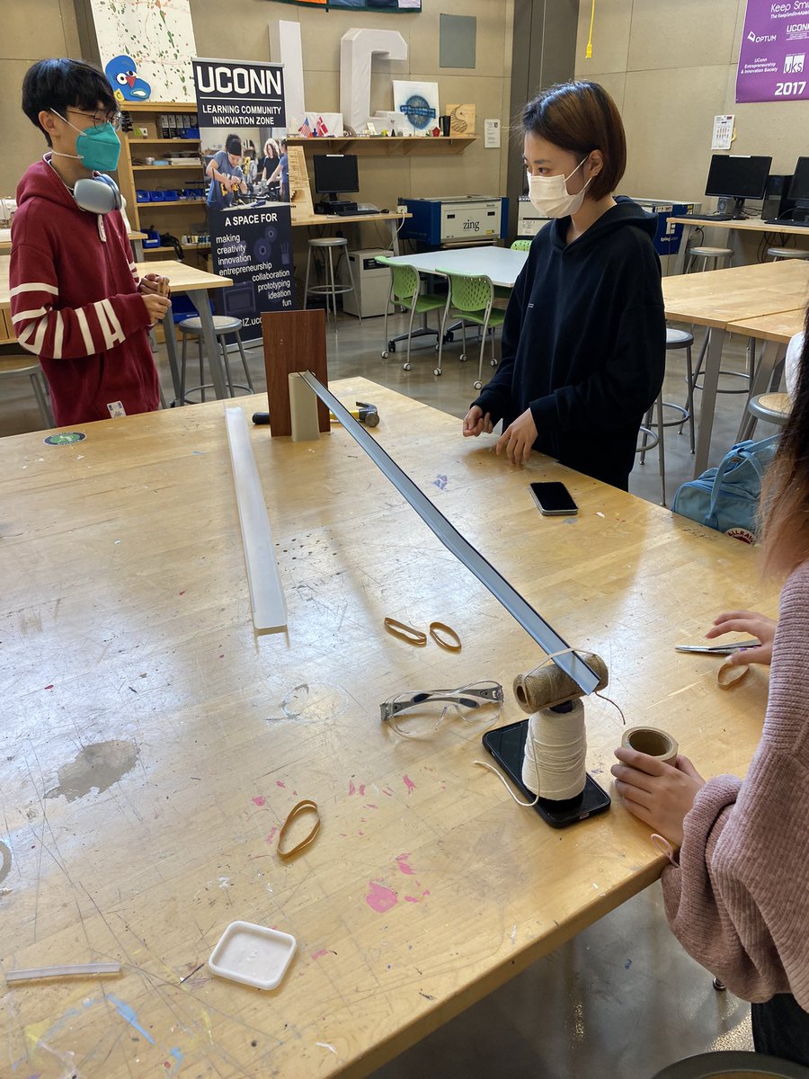 dto02002's tweet photo. Thanks @UConnLCIZ for sharing the makerspace with my FYE class it was worth the walk in the rain! #MakeUConn #SuccessfromtheStart https://t.co/Fr1YYzecxm