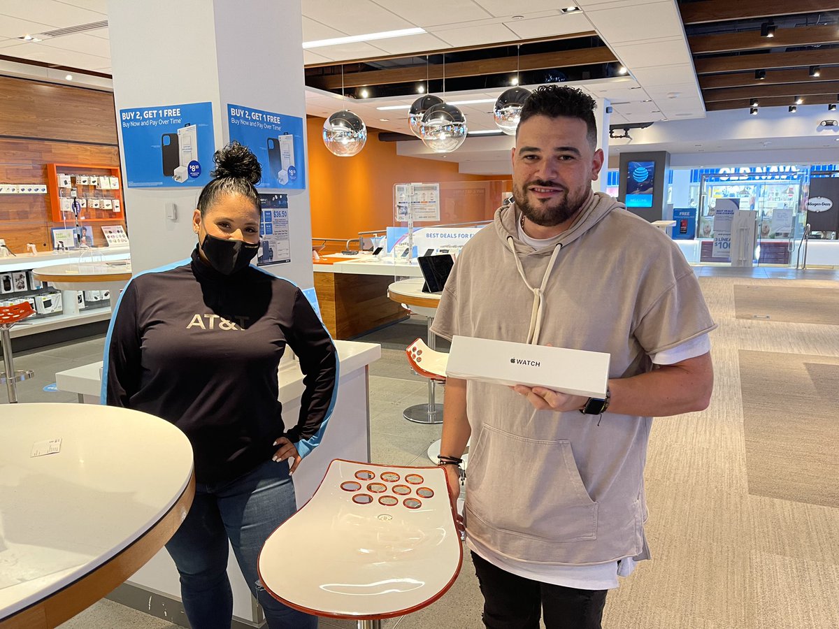 MarketbyJ's tweet photo. It's iPhone Launch Day &amp; over at #GSP we #findfirstresponders to make sure they get on the best network with all the bells &amp; whistles ⌚️ 📲 #FindAFirstResponder #OneNYNJ #WinAsOne @judy_cavalieri @TrishaTCostanza @Ale_ValdezNYC @Carlossilva_86 @marcellobenny @angels_candie https://t.co/cZ6CYq70Pg