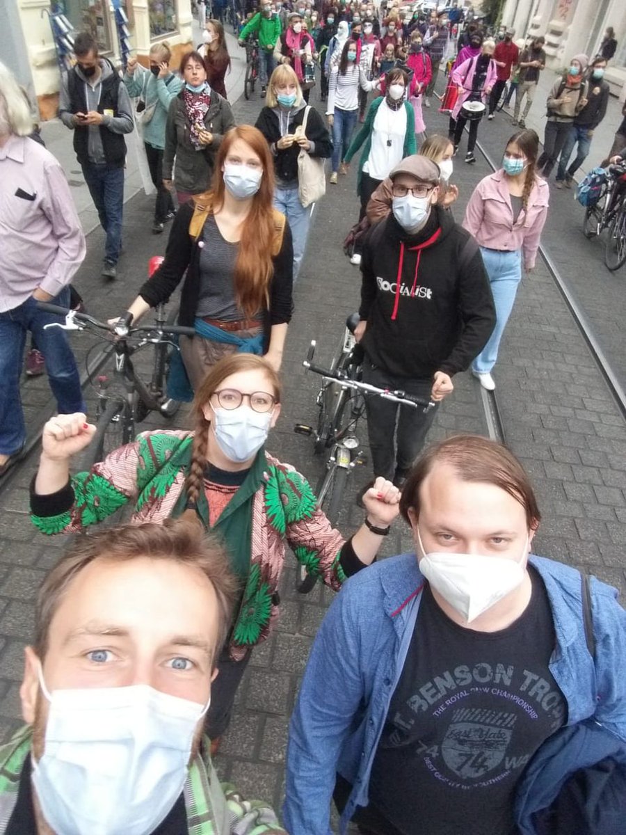 Beweg_Linke_ST's tweet photo. Auch wir haben heute den #Klimastreik, zusammen mit anderen Genoss:innen von @dieLinke, unterstützt.
#fff #FridayForFuture #halle #SachsenAnhalt #hal2409 https://t.co/bvaLcCmfV1