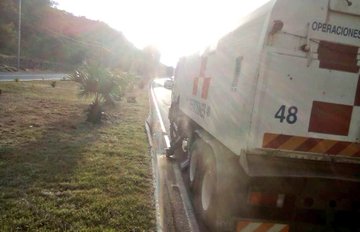 mintransporteve's tweet photo. #MPPTInforma✈️ La clase obrera de @IAIM_VE realizó mantenimiento, lavado profundo de los túneles y espacios de la Autopista Caracas - La Guaira, con Motobarredora recuperada con mano de obra 100% #IAIM, en el marco del Plan #GranCaracasPatriotaBellaYSegura. https://t.co/wpWtLUXtsw